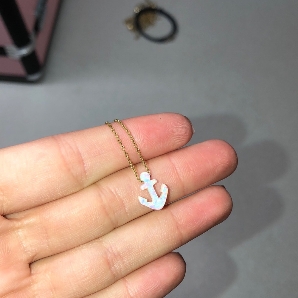 Cute Navy anchor necklace (opal)